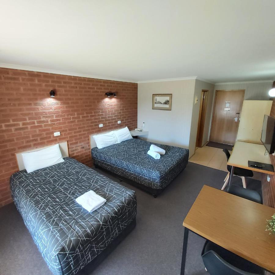 فوربس Country Mile Motor Inn المظهر الخارجي الصورة