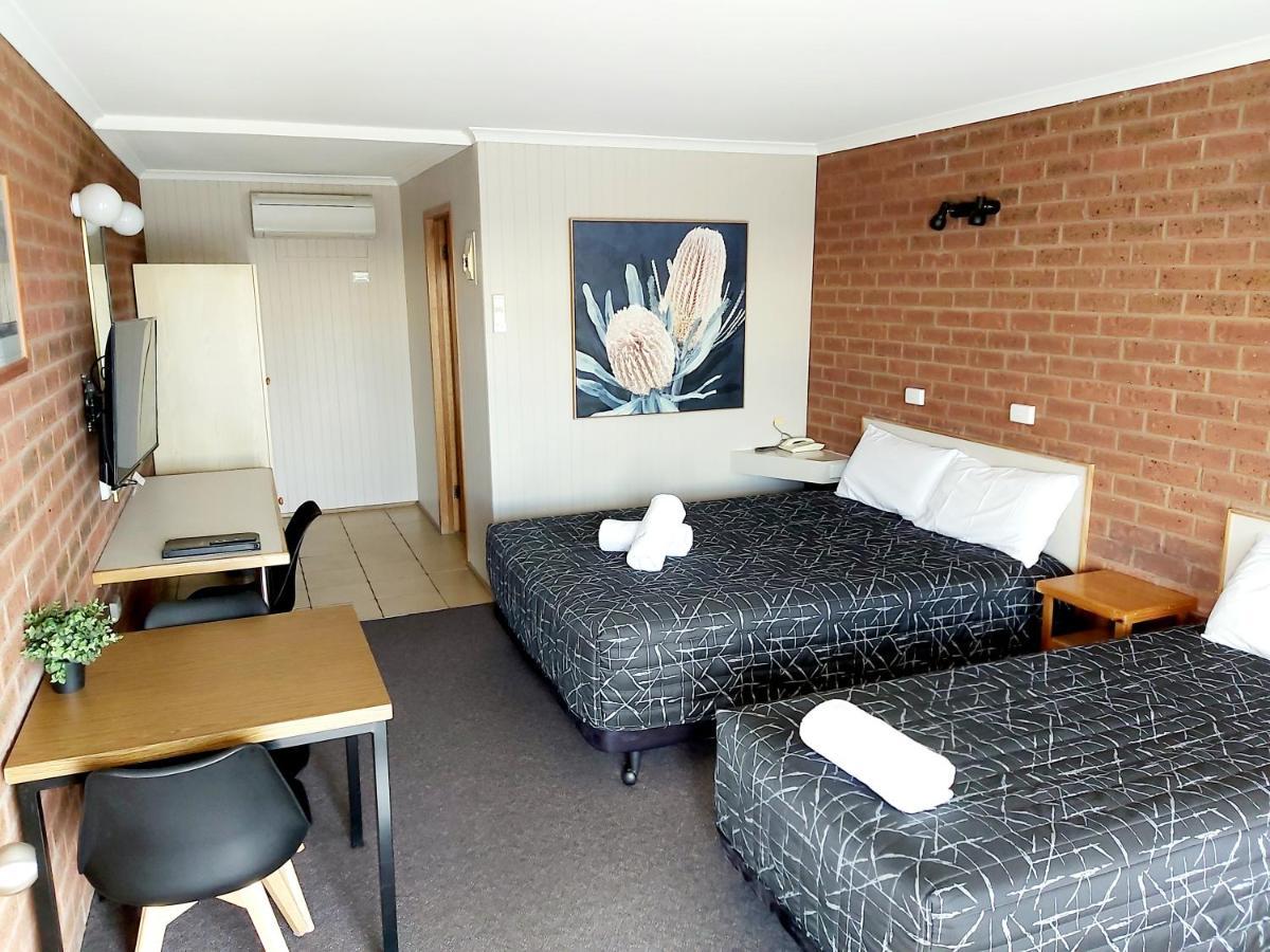 فوربس Country Mile Motor Inn المظهر الخارجي الصورة
